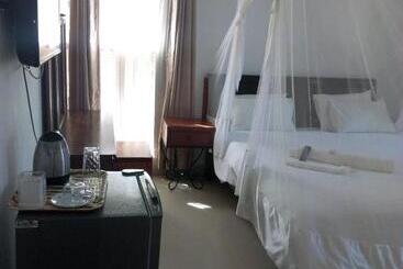 پانسیون Kuku Royal Lodge