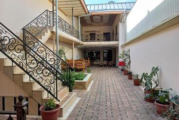 Albergue Yusuf Gold House