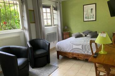 تختخواب و صبحانه La Halte Des Grands Crus