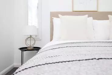 پانسیون Bristol Street | Cohost Partners