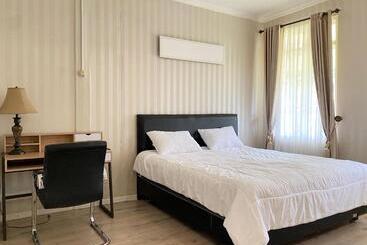 Pansiyon Super Wonderful 5 Bedrooms With Bathroom Villa Marion Tomohon