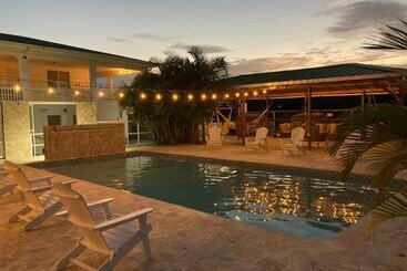 هتل El Flamingo Beach Club