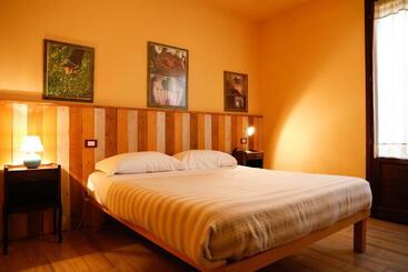 مسافرخانه Leonardo Resort