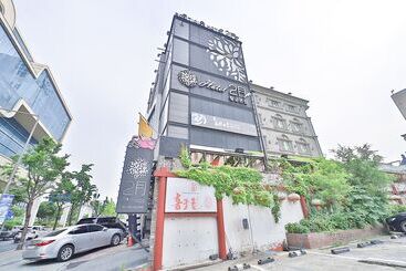 February Hotel Hwanggeum