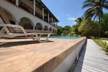 هتل Mariposa Belize Beach Resort
