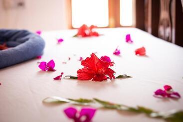 فندق Moonshine Uroa Boutique