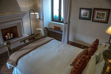 تختخواب و صبحانه Serendipity Boutique