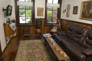 مبيت وإفطار The Tinder Guest House