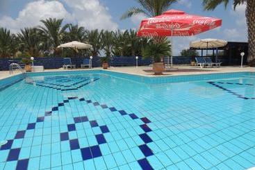 בית מלון כפרי West End