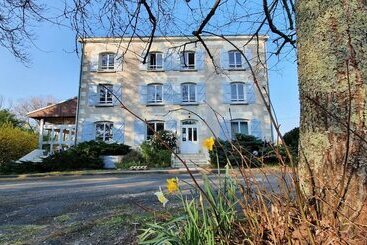 ベッドアンドブレックファースト Le Moulin Du Port