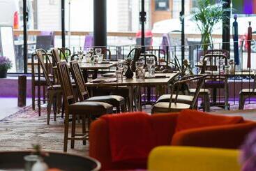 فندق Hellstens Glashus