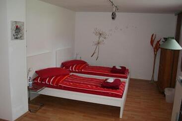 Huoneisto Messezimmer 4u