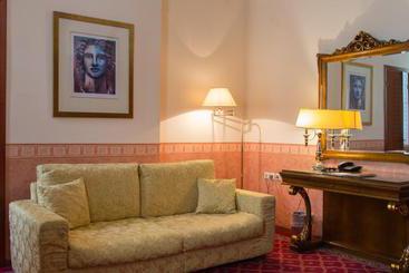 هتل Alexios Luxury