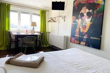 Отель Liegen;schaft Guesthouse