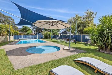 Апартаменты Halls Haven Holiday Units