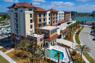 Hotelli Fairfield Inn & Suites By Marriott Clearwater Beach