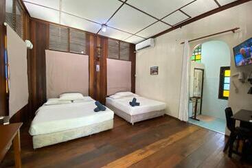 호텔 Pandan Laut Beach Resort