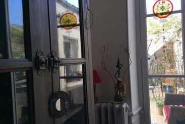 تختخواب و صبحانه La Mancelle Chambre D Hôtes