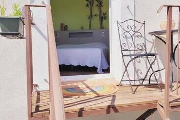 Bed and Breakfast Les Chambres D'hôtes D'eloïse, Piscine Privée