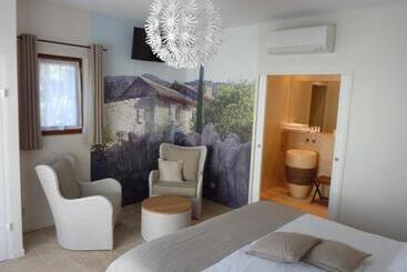 Aamiaismajoitus (B&B) Les Mazets Du Luberon