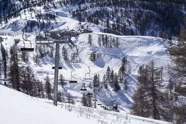 هتل Névalhaia Le Chalet