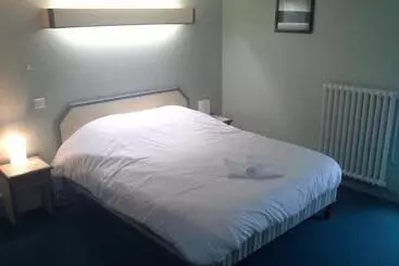 Hotel Set A Table