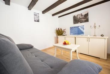 Отель Apartments Santa Maria