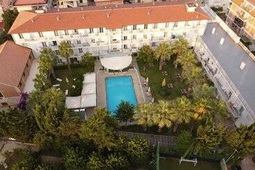 Hotel Centro Vacanze Domus M.g