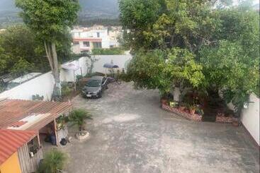 בית מלון כפרי Hostal Jora Continental