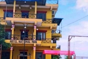 هتل National Park Sauraha  Homely Stay And Peaceful Location With Jungle Safari Arrangements