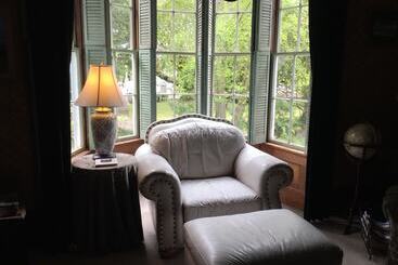 Hotelli Shaw House Inn