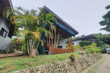 ベッドアンドブレックファースト Eden Tica Lodge