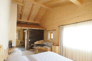 Kleines Zirbelhotel üf