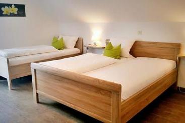 בית מלון כפרי Landgasthof Zum Stern