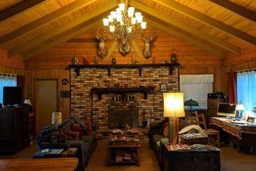 ホテル The Red Rooster Lodge