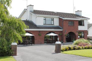 Nocleg ze śniadaniem Riverview House