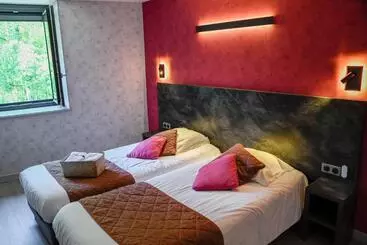 Hotelli Logis Hostellerie La Chaumiere