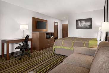 Hotel Super 8 By Wyndham Windsor/dougall