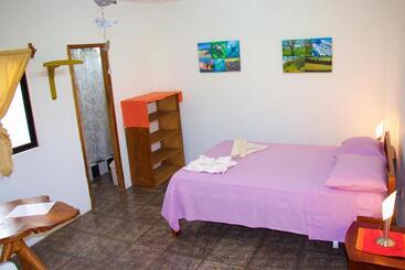 Общежитие Hostal Suiza
