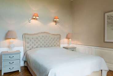 בית מלון כפרי Château De Perreux, The Originals Collection