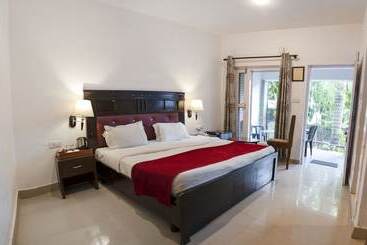 فندق Swiss Cottage And Spa By Salvus