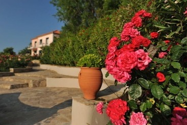 Отель Amygdalies Apartments