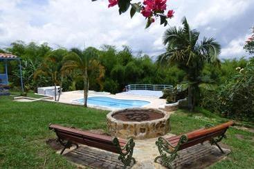 هتل Boutique Campestre Brugmansia Finca