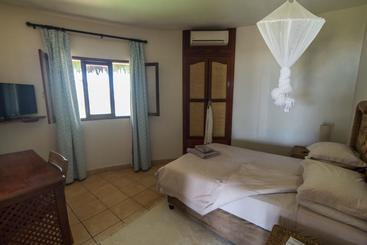 בית מלון כפרי The Nautilus Pemba