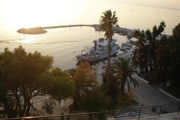 בית מלון כפרי Akti