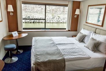 Hotel Onriver S   Ms Cezanne