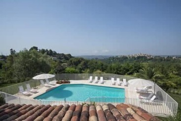 تختخواب و صبحانه Une Maison à Saint Paul De Vence