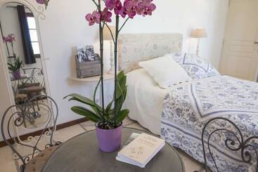 Aamiaismajoitus (B&B) Une Maison à Saint Paul De Vence