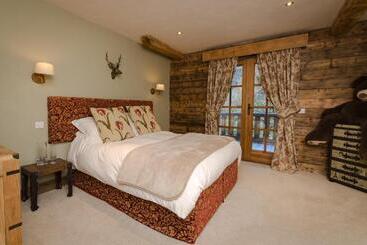 فندق Black Diamond Lodge