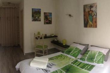 Отель Chez Louis